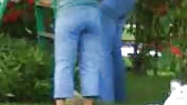 วัยรุ่นที่มีขายาวอย่างงุ่มง่าม gets her pinkish slit fucked หนัง x วีดีโอ doggy style