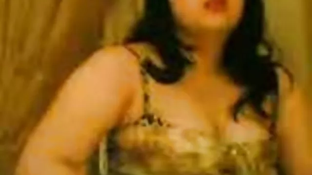 สาวเอเชียเซ็กซี่ที่มีหัวนมใหญ่ Sofia Takigawa ดูดสอง cocks ดู วีดีโอ โป้ ออนไลน์ หวาน