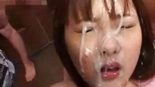 โค้ง ภาษาญี่ปุ่น หนัง เอ็ ก วีดีโอ MILF เรียวโกะ มุราคามิ ให้ blowjob น่ากลัว