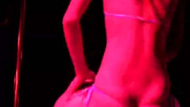 hoochie สีน้ำตาลก้นใหญ่ขี่เพลาใหญ่อย่างเข้มข้น วีดีโอ โป๊ ฝรั่ง