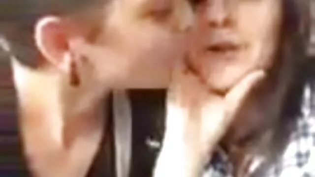 นมโต ผมบลอนด์ ลูกรัก Karolina masturbates บาป the วีดีโอ โป๊ะ ห้องนั่งเล่น